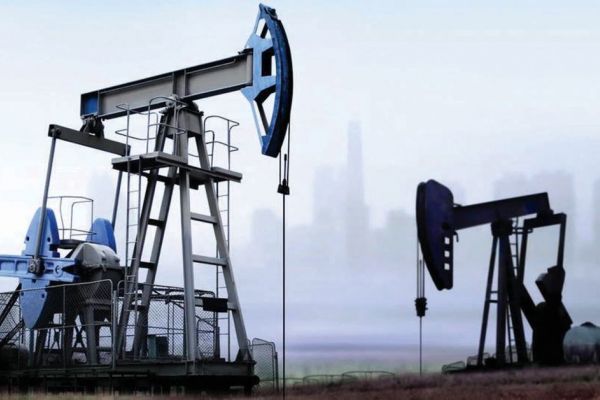 النفط يهبط أكثر من 3% عند مستوى 64.4 دولار للبرميل